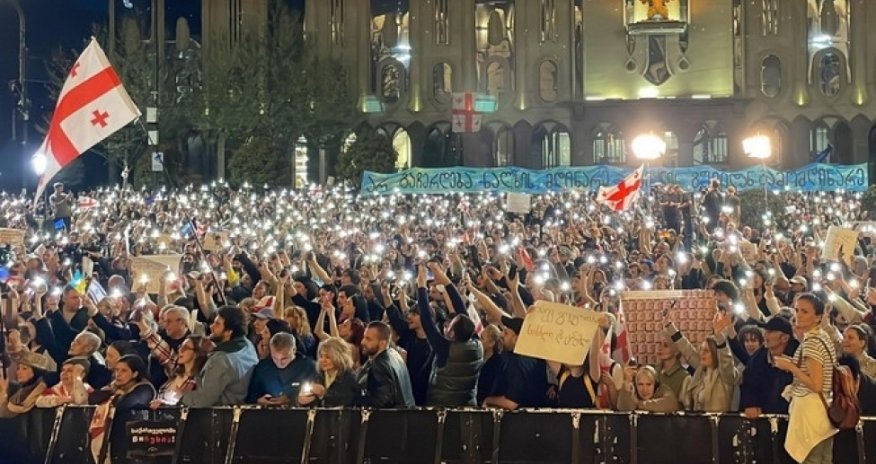 Gürcüstanın müxalifət partiyaları Tbilisidə yürüş keçirir