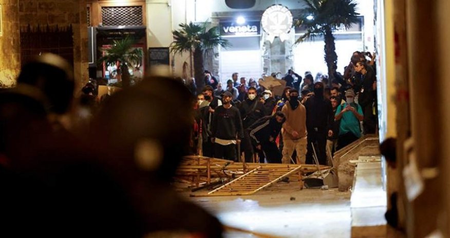 В Испании свыше сотни тысяч человек вышли на протесты из-за последствий наводнений