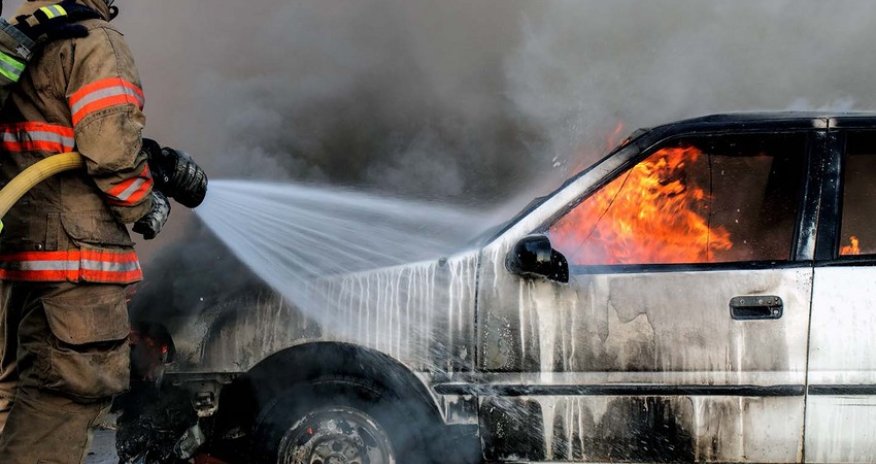 В Нидерландах более 40 автомобилей сгорели при крупном пожаре