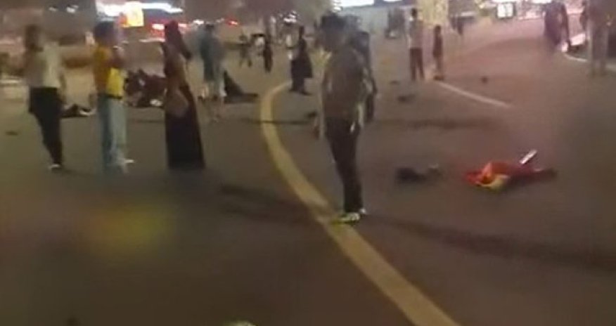 Çində sürücü avtomobili insanların üzərinə sürdü: 30-dan çox ölən və yaralanan var