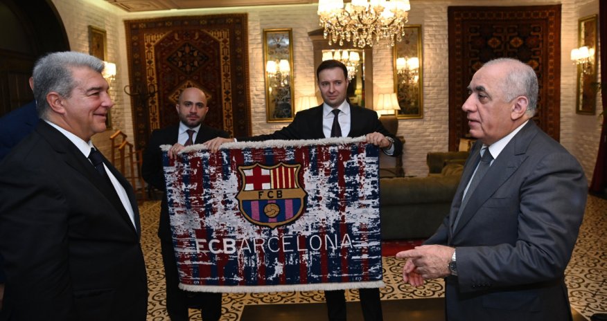 Əli Əsədov “Barcelona”nın prezidenti ilə görüşüb