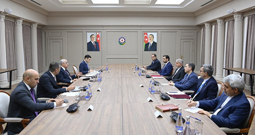 Əli Əsədov iranlı nazirlə görüşüb