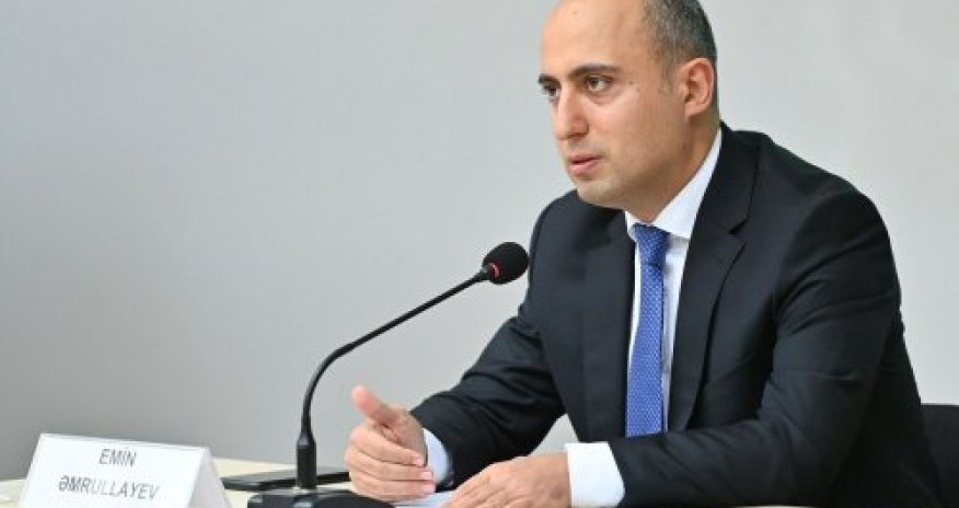 Alimlərə elmi adlarına görə ödəniş etmək doğru deyil - Emin Əmrullayev