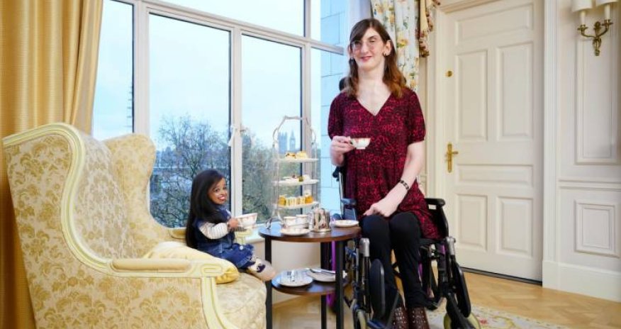 Dünyanın ən hündür və ən kiçik adamı bir-biri ilə görüşüb