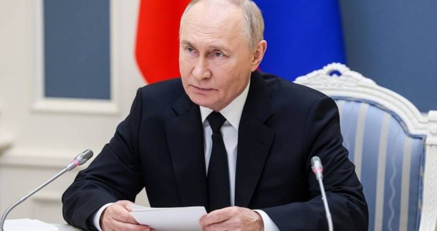 Putin Müdafiə Nazirliyinin rəhbərliyi ilə müşavirə keçirib