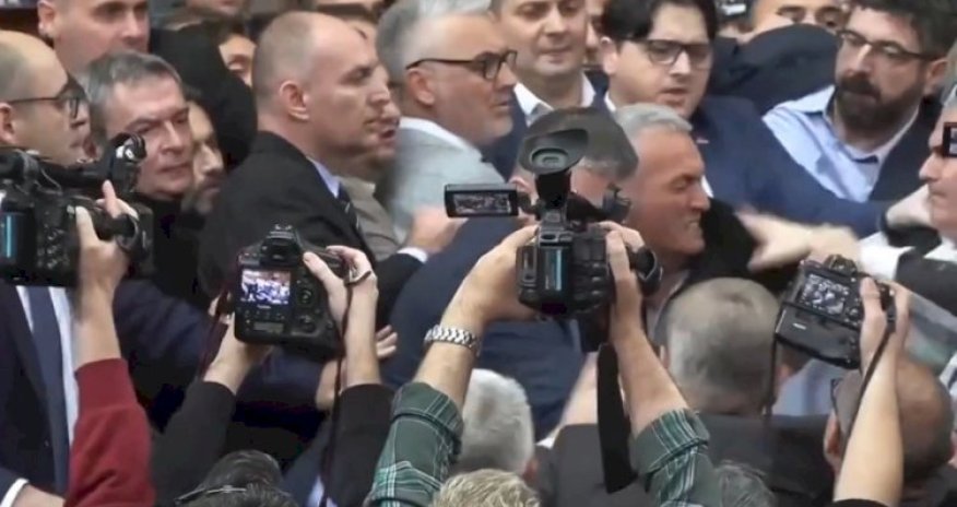 Serbiya parlamentində deputatlar arasında dava düşüb - Video