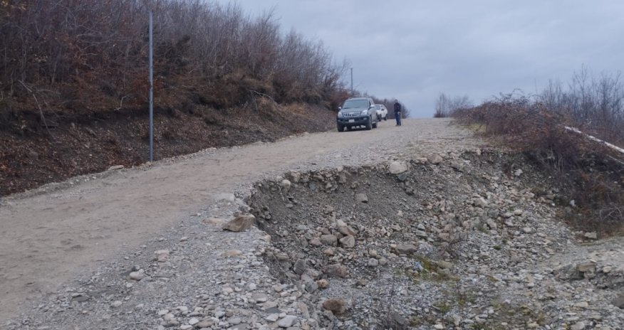 Şamaxıda yol çöküb