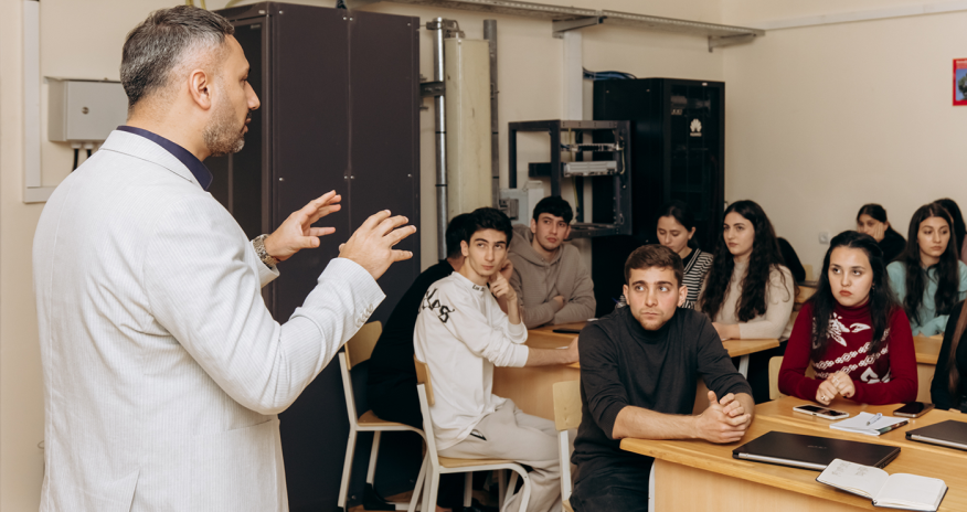 Nar Continues Mobile Communications Trainings in Regions