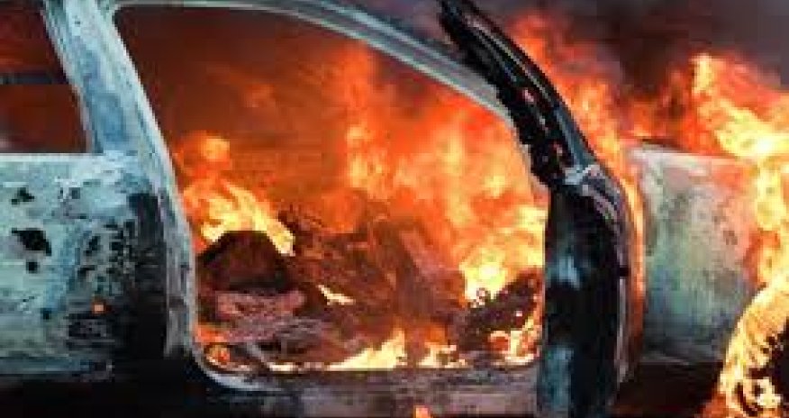 В Баку сгорел автомобиль: подробности происшествия