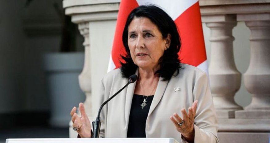 Zurabişvili istefa verməyəcəyini açıqlayıb