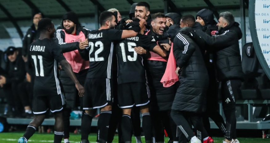 «Карабах» разгромил «Нефтчи» и вновь стал лидером