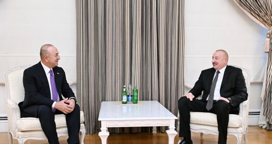 Президент Ильхам Алиев принял бывшего министра иностранных дел Турции Мевлюта Чавушоглу