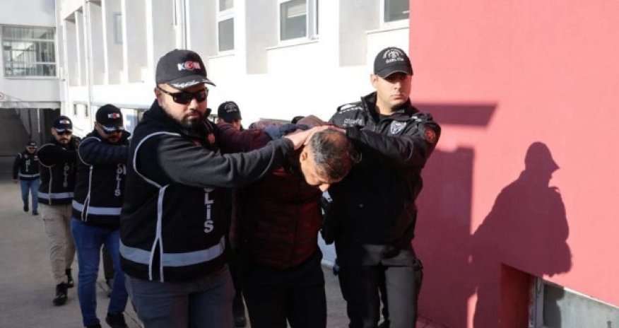 FETÖ üzvünə əl qumbarası satan polislər saxlanıldı