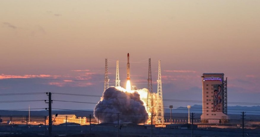Иран вывел на орбиту военный спутник Fakhr-1