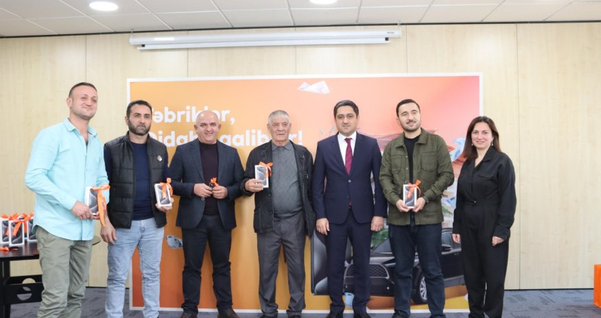 Unibank lotereya qaliblərinə hədiyyələri təqdim edib