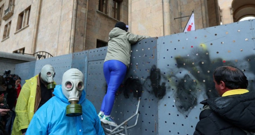 В Грузии могут запретить ношение масок на улице