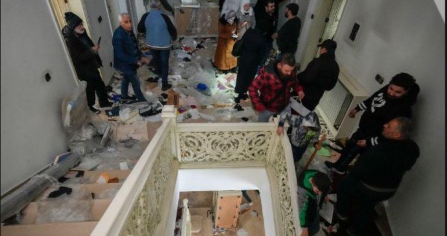 Bəşər Əsədin talan edilən sarayından yeni görüntülər yayılıb