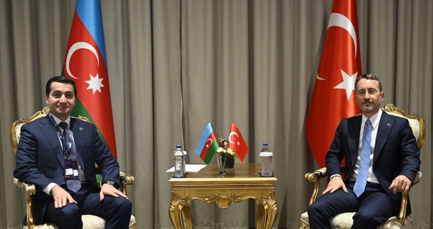 Hikmət Hacıyev Fəxrəddin Altun və Akif Çağatayla Cənubi Qafqazı müzakirə edib