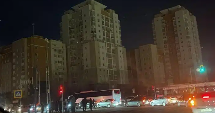 Astana kabel oğurluğu səbəbindən işıqsız qalıb