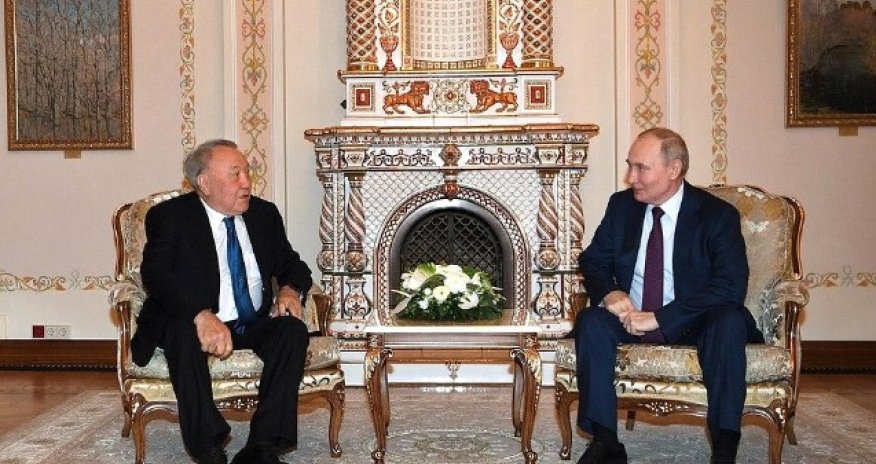 Putin Nazarbayevlə görüşüb