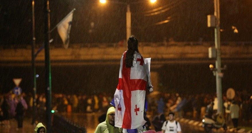 Tbilisidə parlament binası yaxınlığında yenidən mitinq keçirilir
