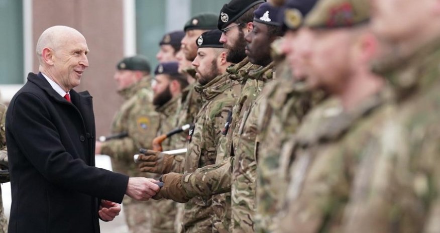 Британские военные стали массово увольняться из армии