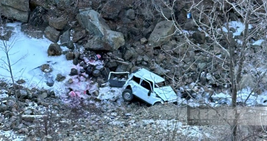 В Кяльбаджаре автомобиль съехал в овраг, один человек погиб