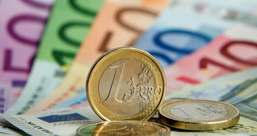 Italy's largest bank to restrict euro payments from Russia to EU