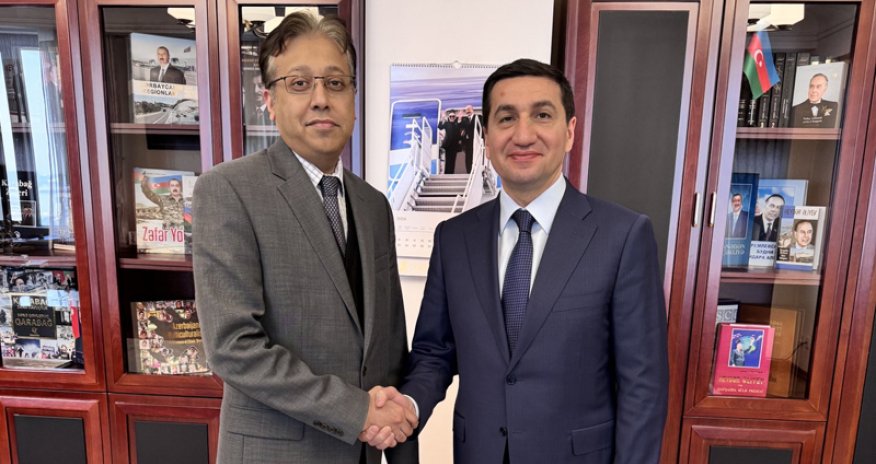 Hikmət Hacıyev Pakistan səfirini qəbul edib