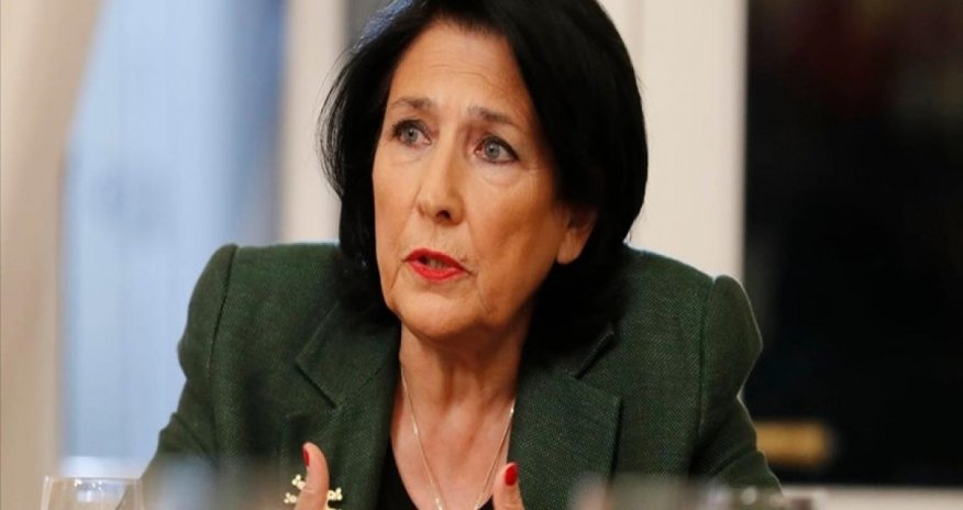 Zurabişvili hökuməti hədələyib