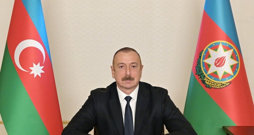 Эрсин Татар позвонил президенту Ильхаму Алиеву