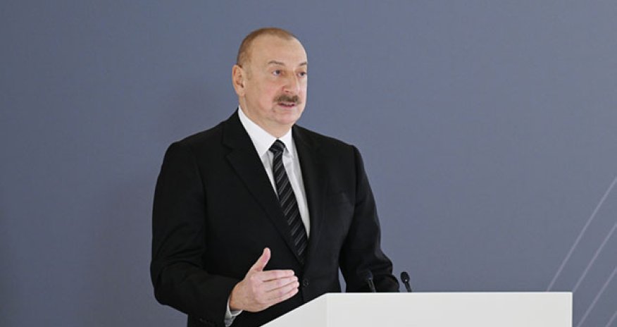 Prezident bu idmançılara ev verdi - Video