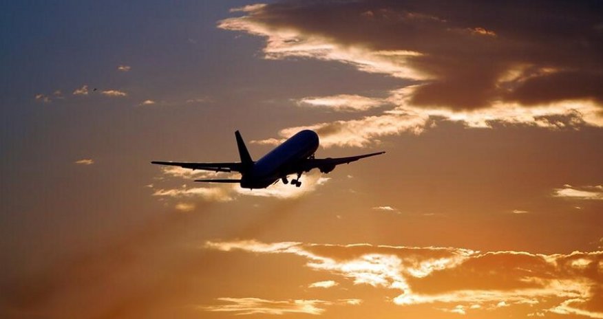 В результате падения самолета AZAL в Актау выжили 12 человек