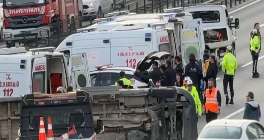 İstanbulda şagirdləri daşıyan avtobus aşıb, 10 nəfər xəsarət alıb