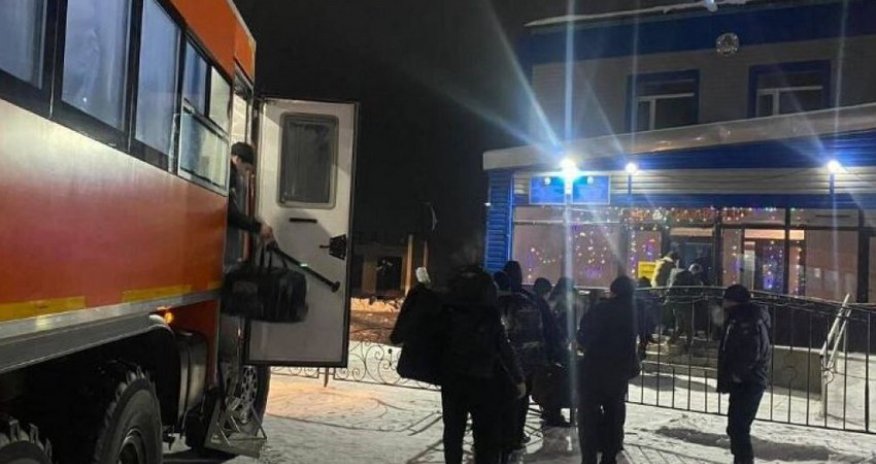 Казахстанские спасатели эвакуировали 40 человек в Карагандинской области
