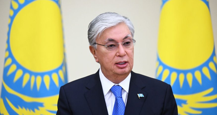 Tokayev qəzada peşəkarlıq göstərən əməkdaşlarını mükafatlandırıb