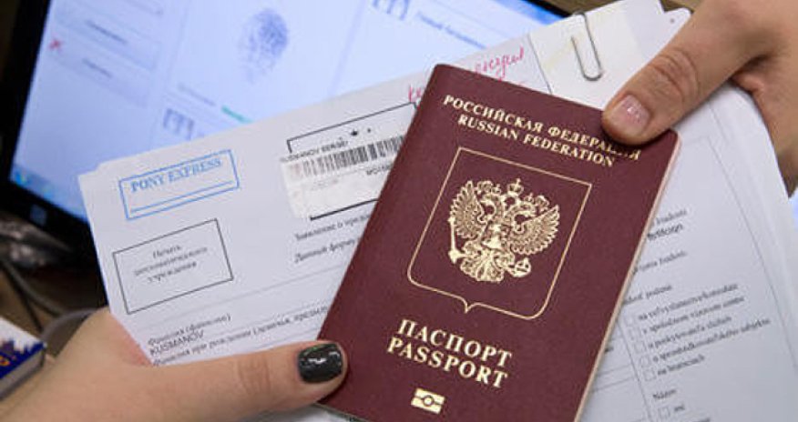 Əcnəbilərin Rusiyada vizasız qalma müddəti azaldılıb