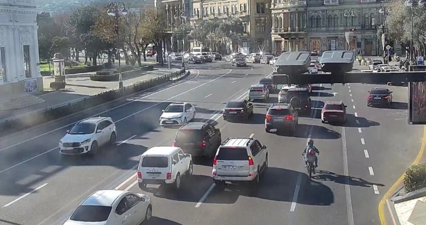 На дорогах столицы продолжаются транспортные заторы