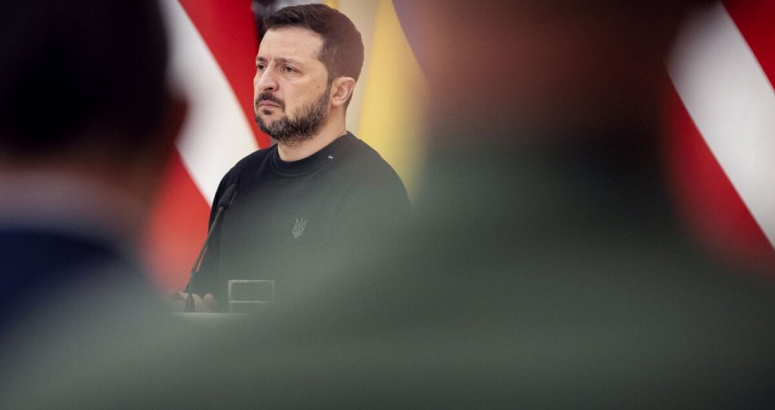 Зеленский записал новогоднее обращение на фоне флага США