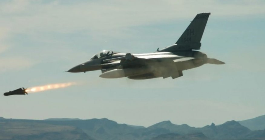 İsrail Suriyanın tank bazasına zərbələr endirib