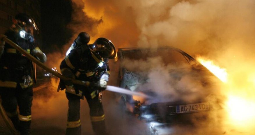 Fransada Yeni il gecəsi 1000-ə yaxın avtomobil yandırılıb