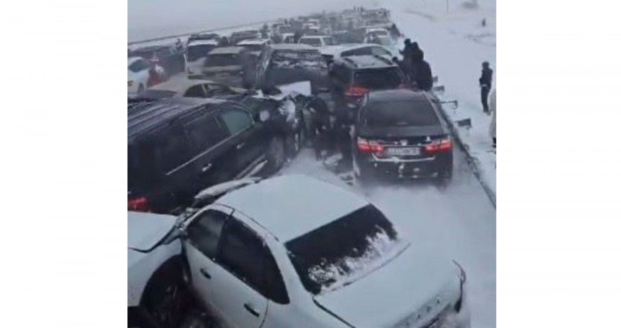 Qazaxıstanda zəncirvari qəza baş verib, xəsarət alanlar var