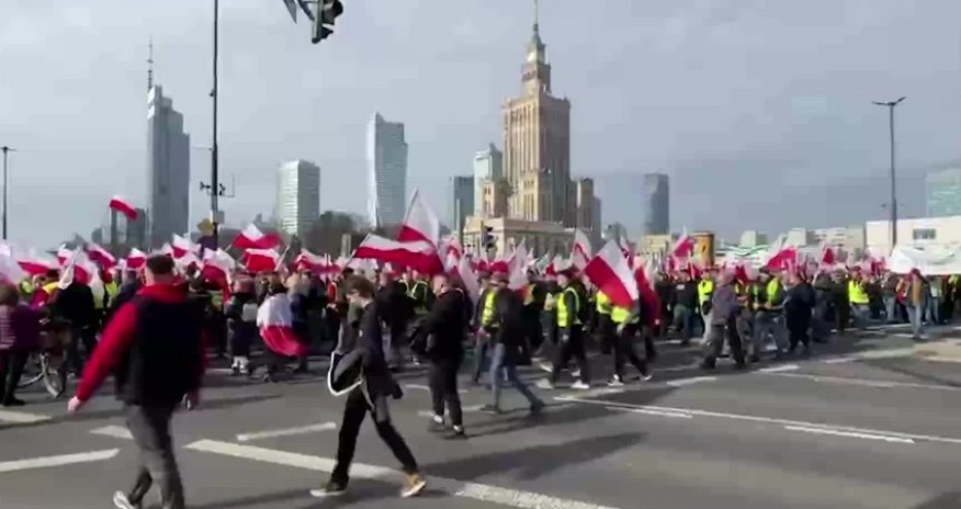 Фермеры из Польши и других стран ЕС начали демонстрацию в Варшаве