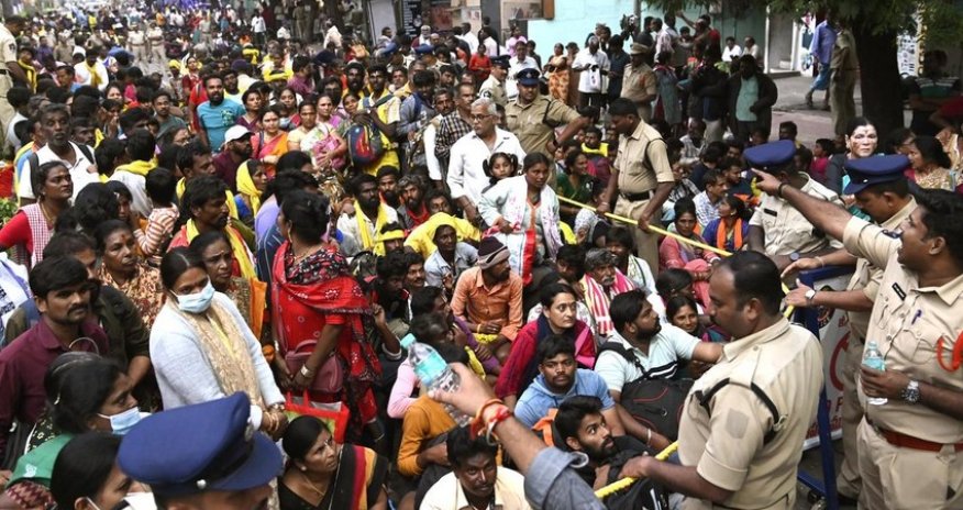 В давке у храма на юго-востоке Индии погибли шесть человек