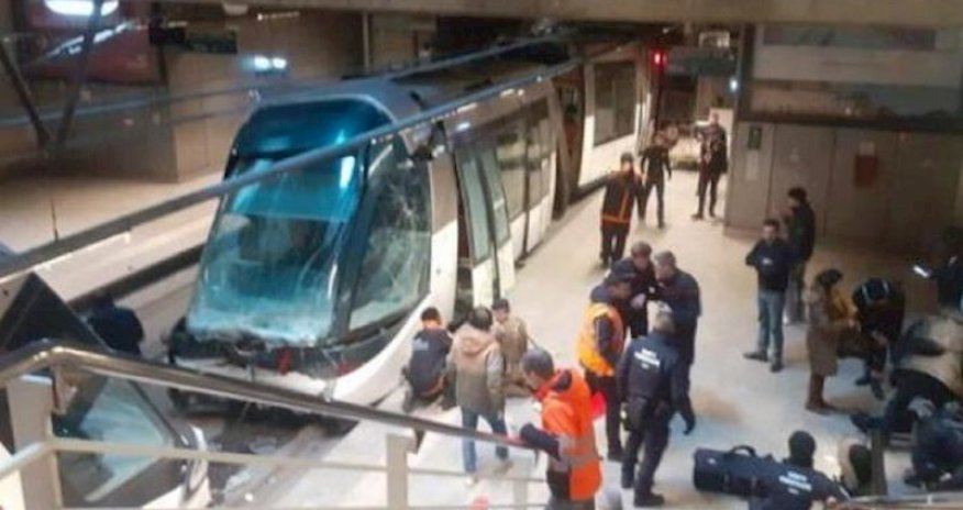 Fransada iki tramvay toqquşub, 30-dan çox insan xəsarət alıb
