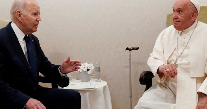 Байден удостоил Папу Римского Франциска высшей гражданской награды США