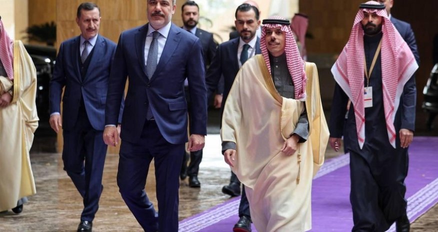 Hakan Fidan Ər-Riyadda Suriya ilə bağlı görüşdə iştirak edib