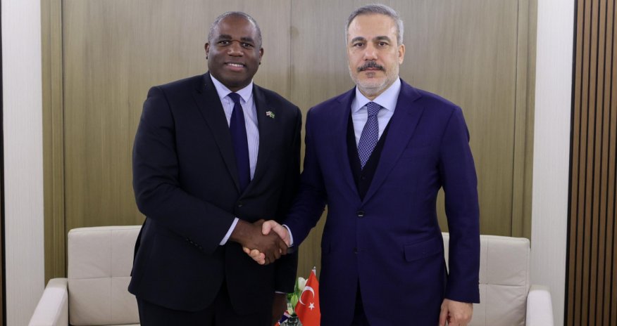 Hakan Fidan britaniyalı həmkarı ilə görüşüb