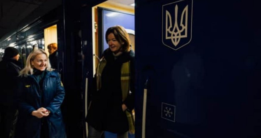 Глава МИД Словении находится с визитом в Украине