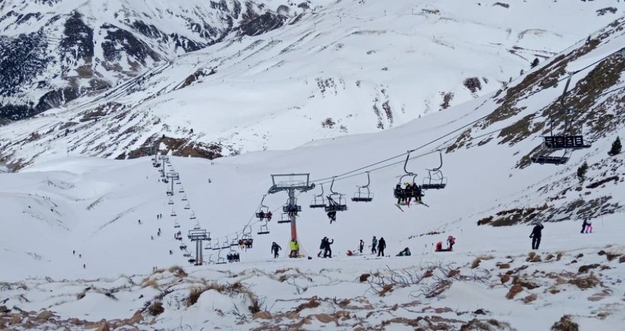 При падении подъемника на курорте в Испании пострадали 30 человек